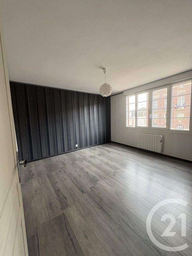 Appartement T4 à louer - 4 pièces - 103.0 m2 - MONTDIDIER - 80 - PICARDIE - Century 21 Alliance