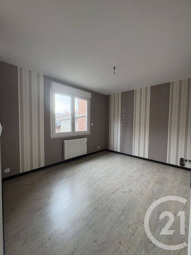 Appartement T4 à louer - 4 pièces - 103.0 m2 - MONTDIDIER - 80 - PICARDIE - Century 21 Alliance